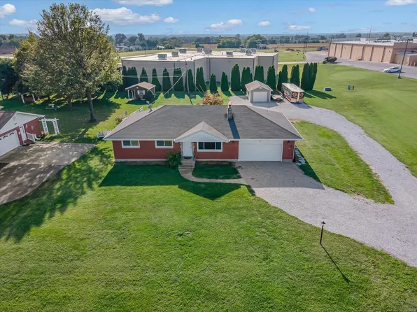 751 N Market St, Waterloo, IL 62298