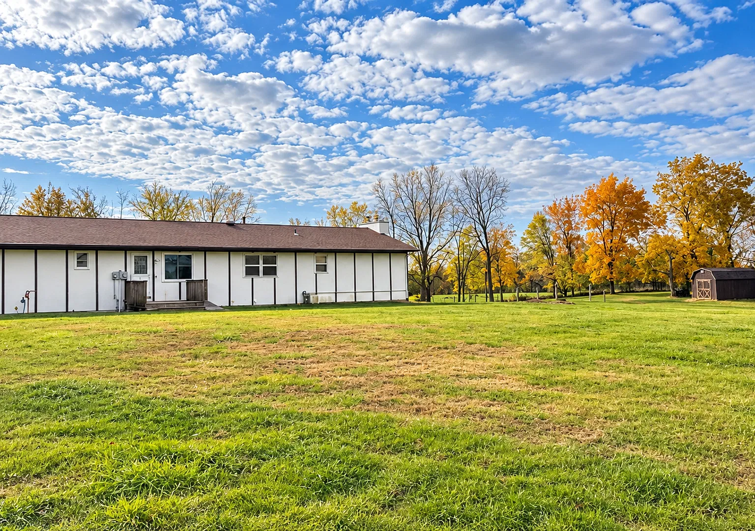 Spacious 4-Bedroom Home with Large Yard & Peaceful Country Setting Cedar Rapids! — Photo 3