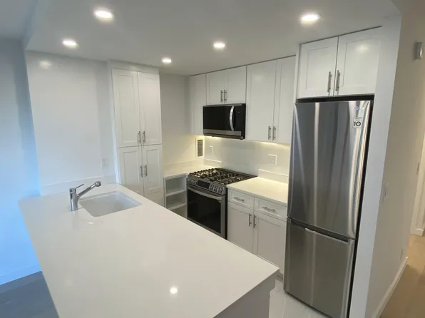 1 Irving Place image 4 of 27