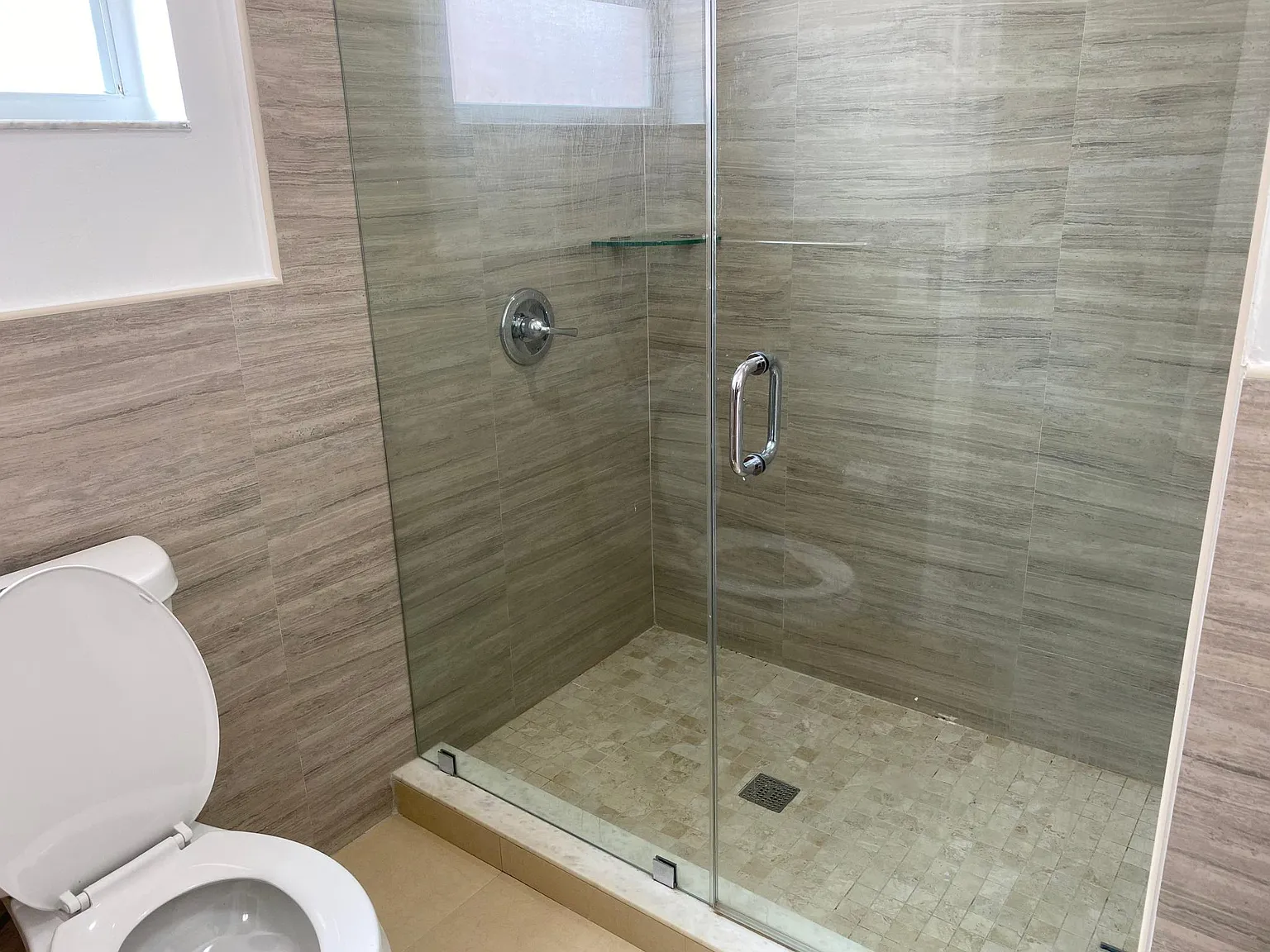 W 30th Ct, Hialeah — Photo 2