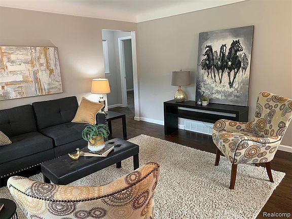 3rd image of 20500 Ardmore Park Dr