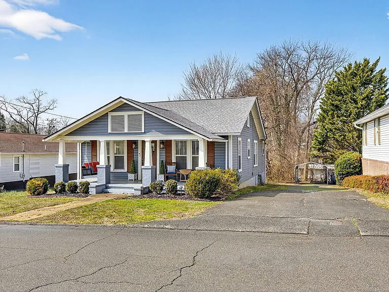 1735 Harle Ave NW — Photo 3