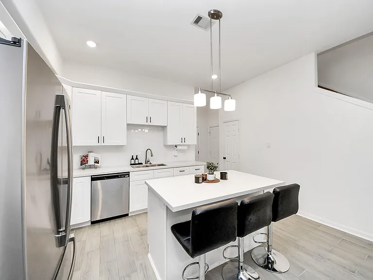 4613 Ireland St #B — Photo 13