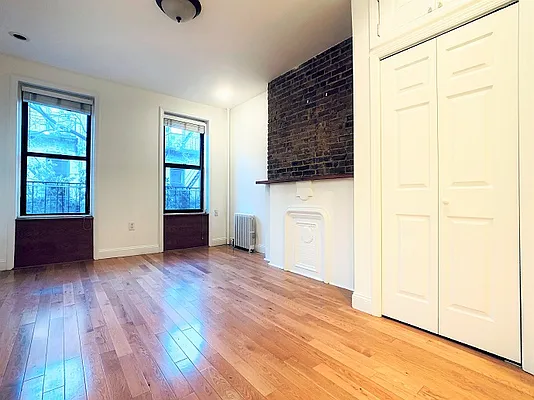 Rented by City Connections Realty | media 8