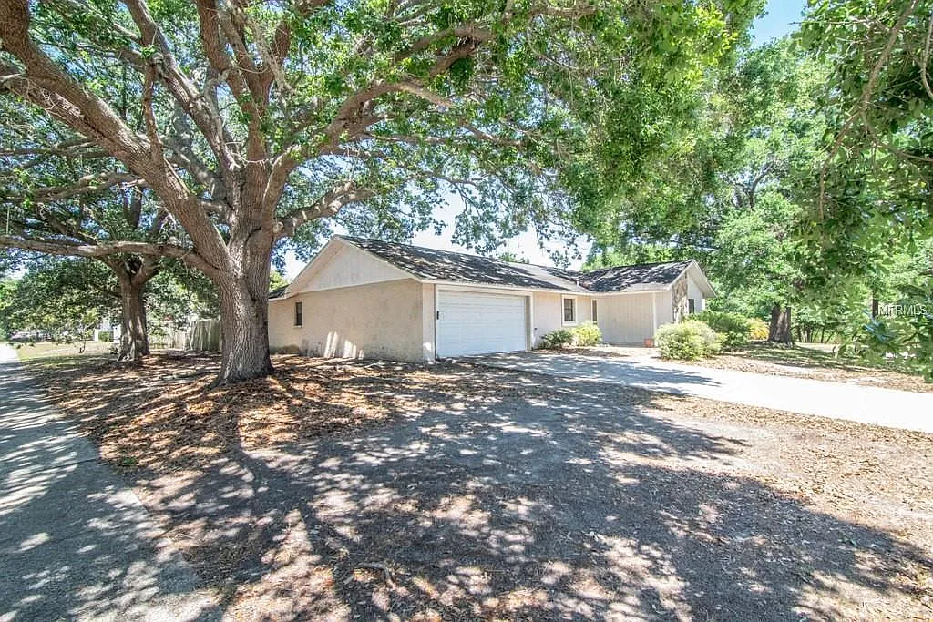 Building Photo - 1630 Carter Oaks Dr