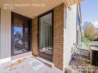 18441 University Park Dr, Livonia, MI 48152