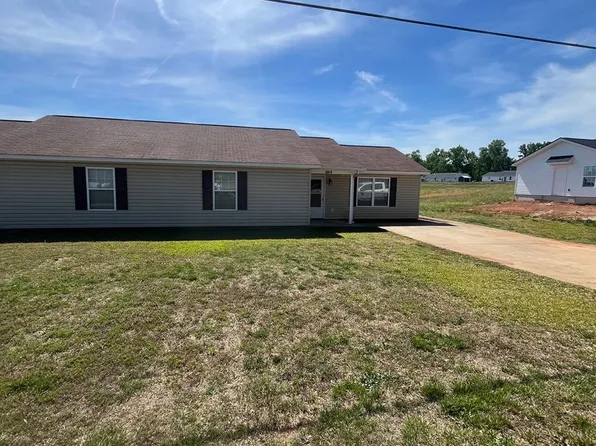 3943 Greenpond Rd, Woodruff, SC 29388