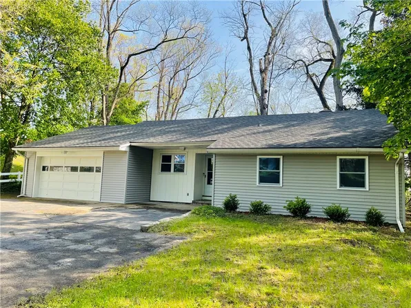29 Beaufort Pl, East Rochester, NY 14445