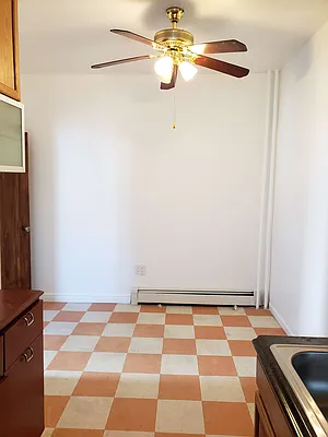 Rented by Astoria Realty | media 10