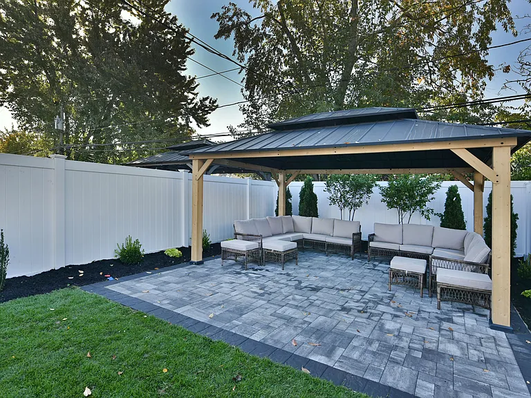 Lydia Dr — Photo 12