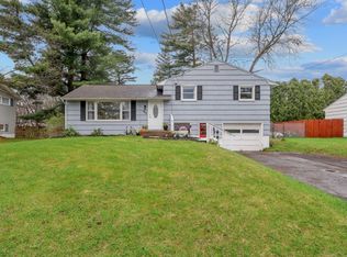 902 Leroy Rd, North Syracuse, NY 13212