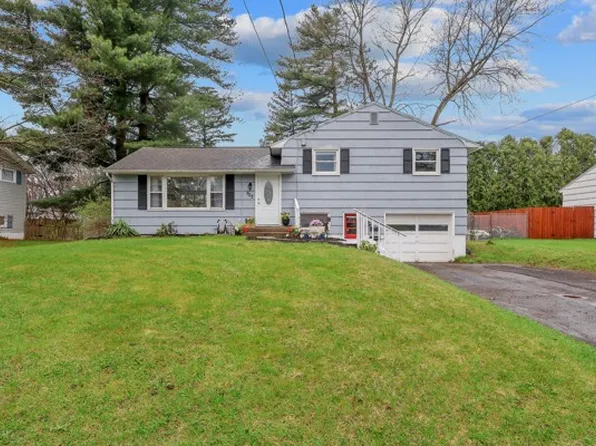 902 Leroy Rd, North Syracuse, NY 13212