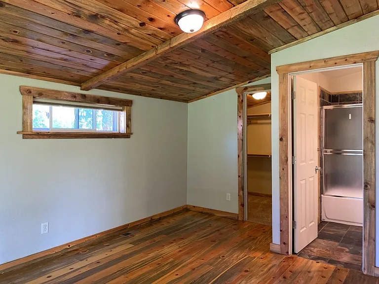 517 Endicott St — Photo 34