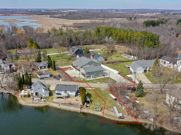 7134 North Tichigan ROAD, Waterford, WI 53185