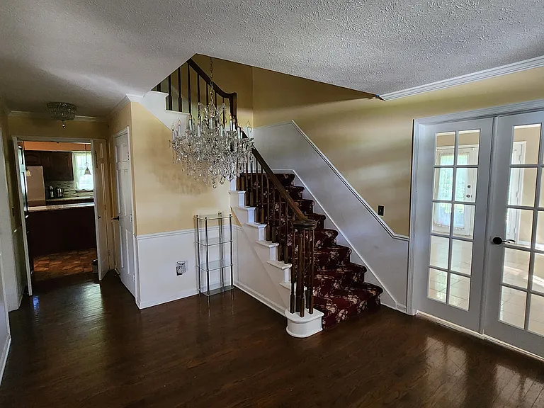 17115 Ridgefield Ct — Photo 8