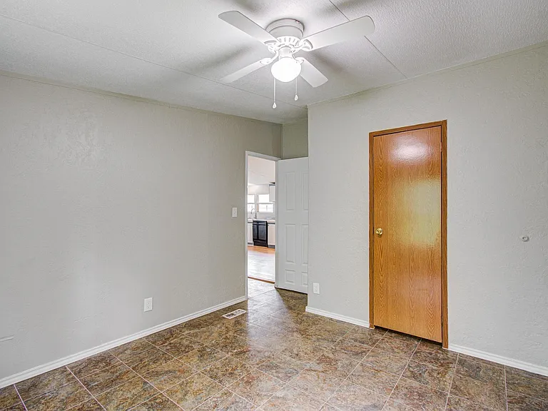 16307 Antelope Ln — Photo 30