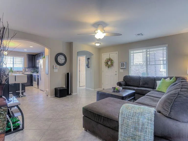 2539 E Vermont Dr — Photo 4