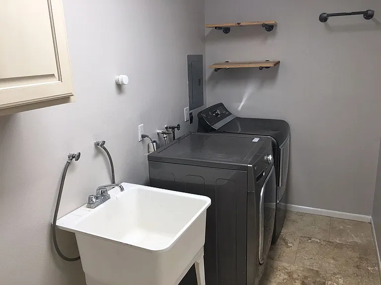 1221 Marine Dr — Photo 17