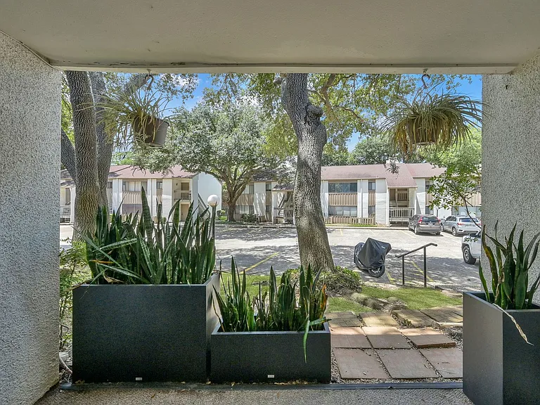 12100 Melville Dr #403D — Photo 29