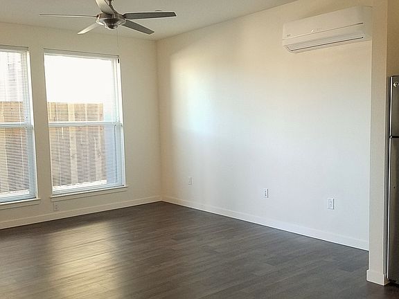 3rd image of 2813 Q St #101