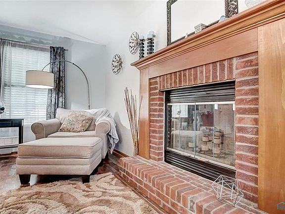 4th image of 831 Little Creek Dr