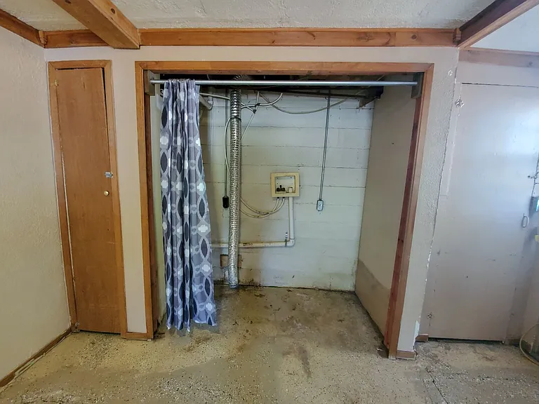 310 E Washington St — Photo 28