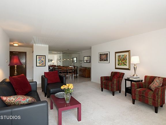 3rd image of 1601 Oakwood Ave APT 304