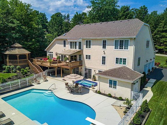 2nd image of 3654 Woodstone Dr