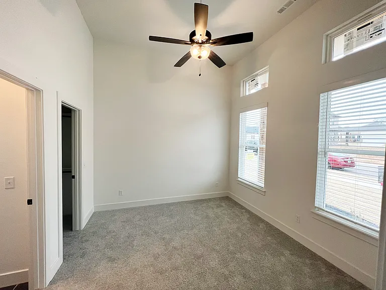 6304 Luna Ln — Photo 12