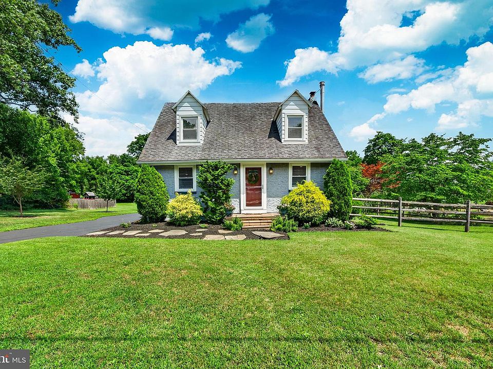 1st image of 547 Limerick Center Rd