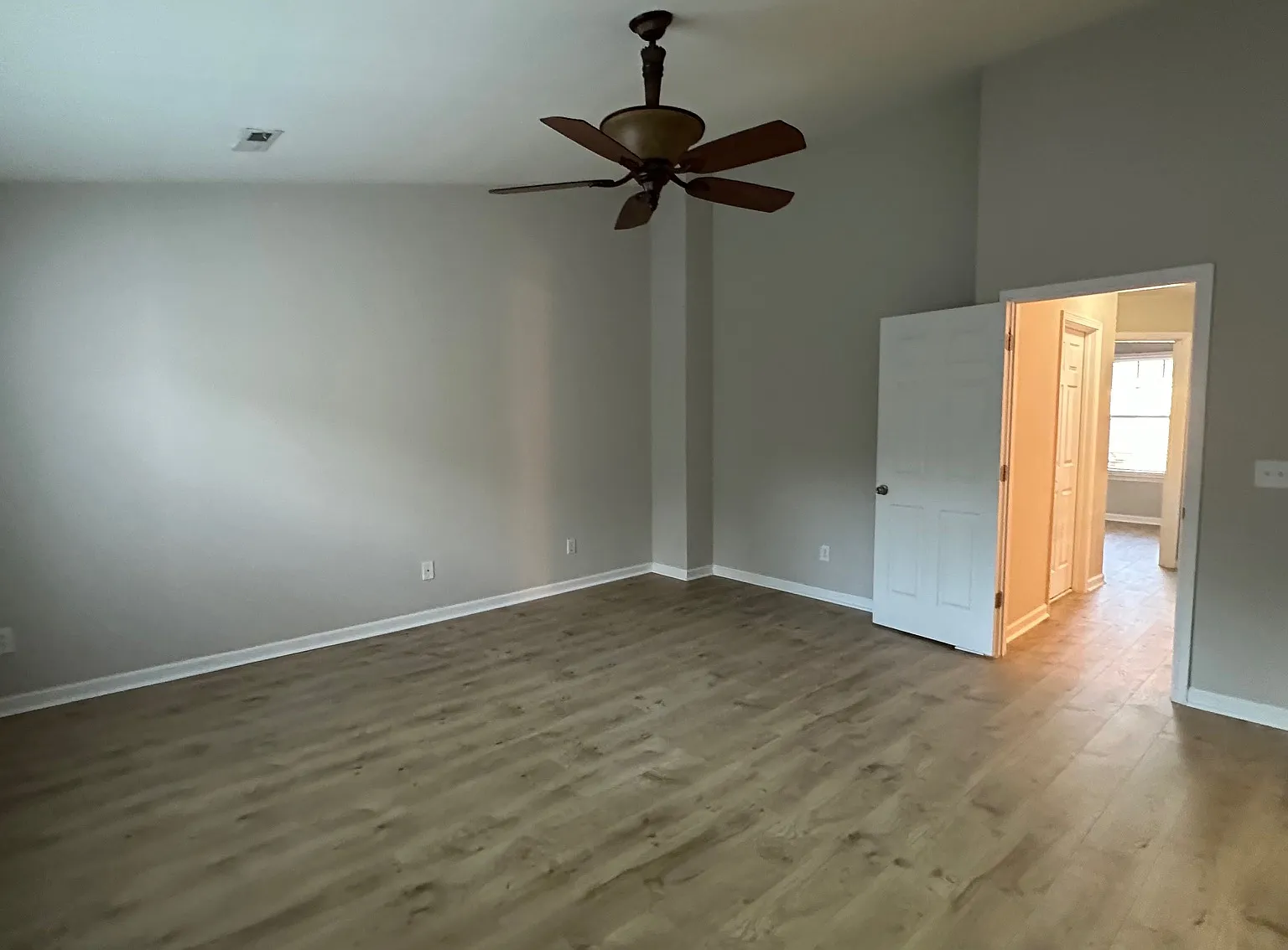 3 bed, 3.5 bath, 2464 sqft, $1,875 — Photo 4
