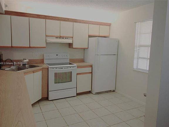 5th image of 960 NW 45th St #8