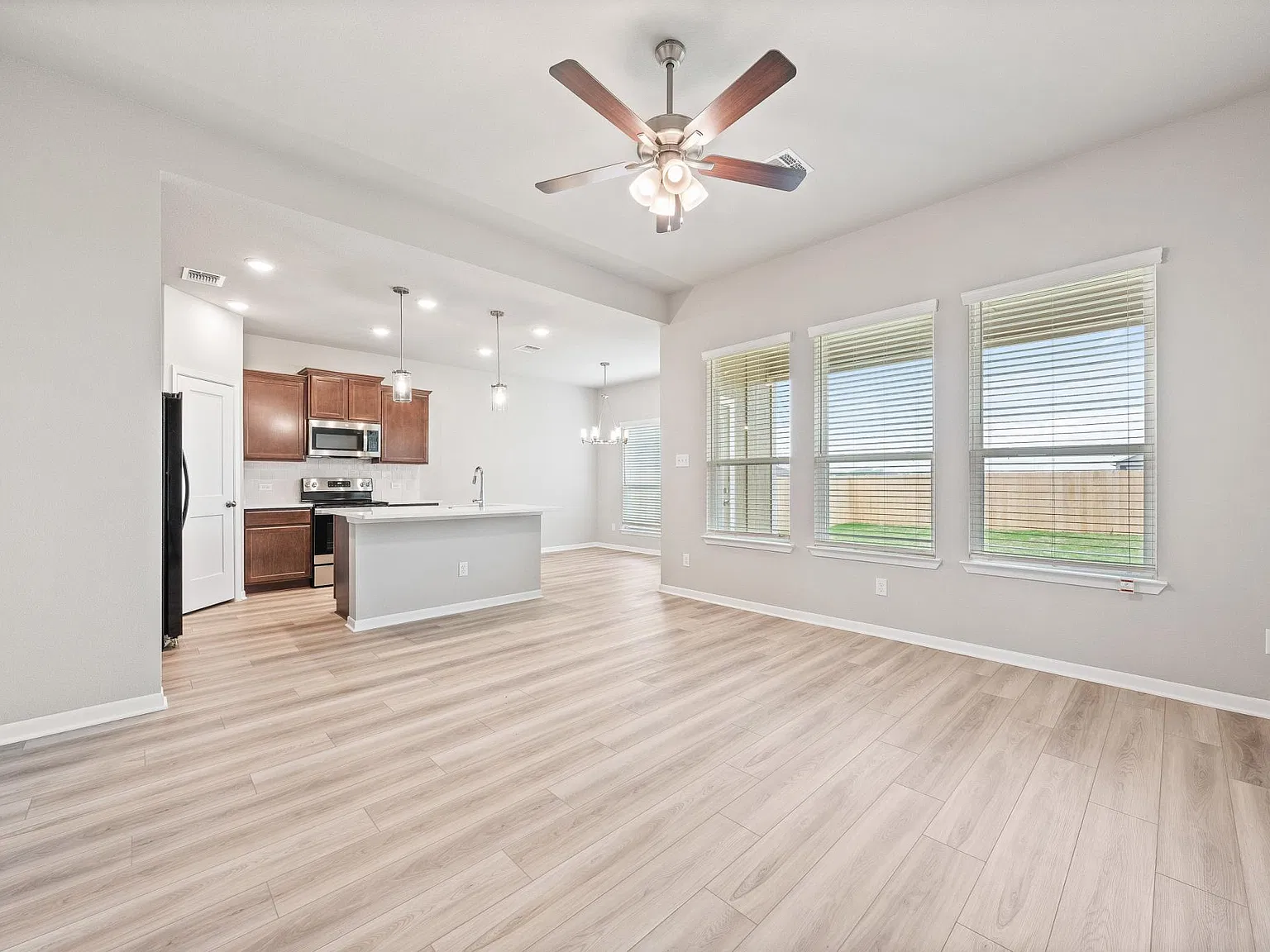 3 bed, 1340 sqft, $1,850 — Photo 4