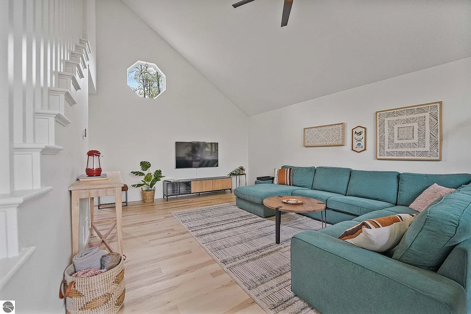 3 bed, 1388 sqft, $2,600 — Photo 1