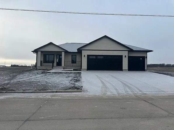 413 E Ahrens St, Sac City, IA 50583