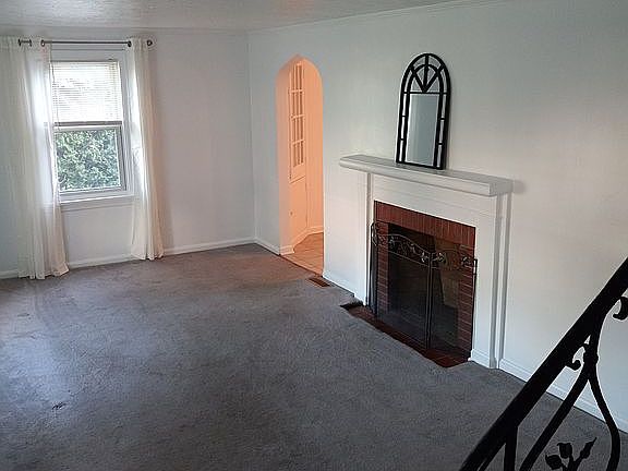 LR 11.25x19.5..gas fireplace