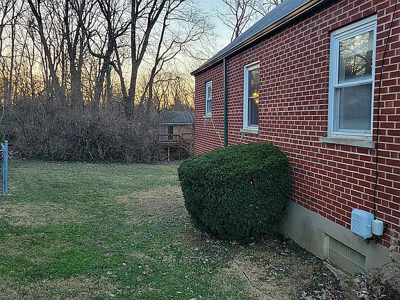 3rd image of 3707 Meadowview Dr