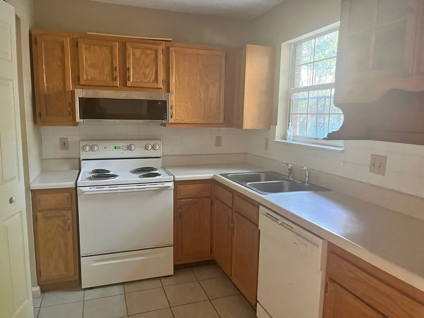Cute 2 BR/BA One-Level Home off Ebenezer — Photo 3