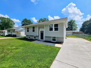 811 Henson St, Lena, IL 61048