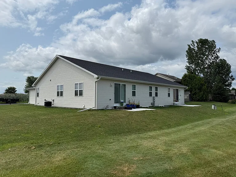 830 Highland Park Rd — Photo 3