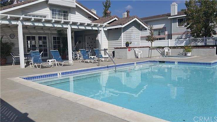 1st image of 121 Autumn Oaks Ln