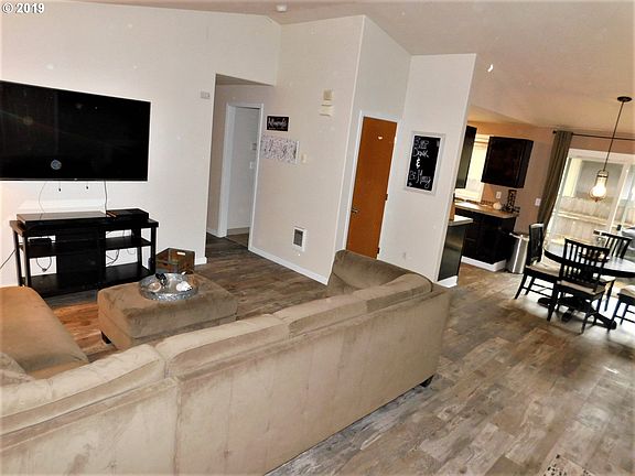 4th image of 4610 NE 62nd Ave