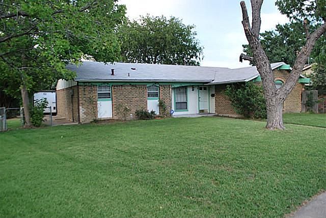 1st image of 834 Brookshire Cir