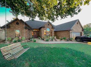 2300 Chapel Hill Rd, Ponca City, OK 74604