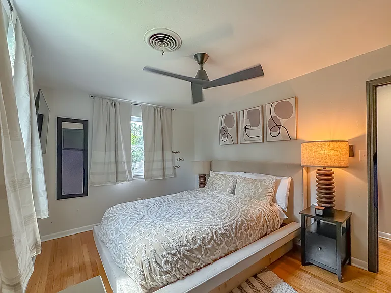 1044 Seminole Dr — Photo 8