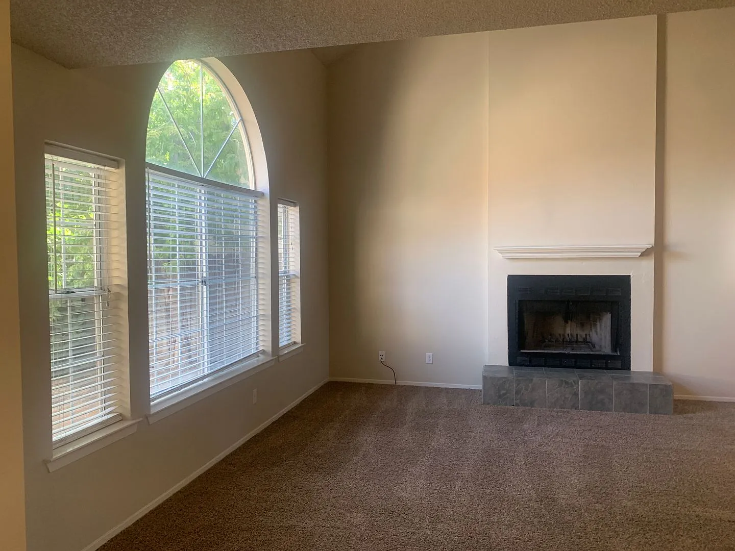 Beautiful 2 Story Home- In Clovis Unified — Photo 3