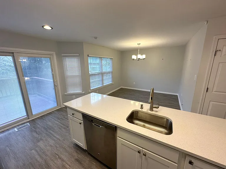 20200 Brookview Sq — Photo 6