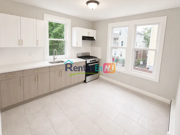27-29 N Munn Ave, Newark, NJ