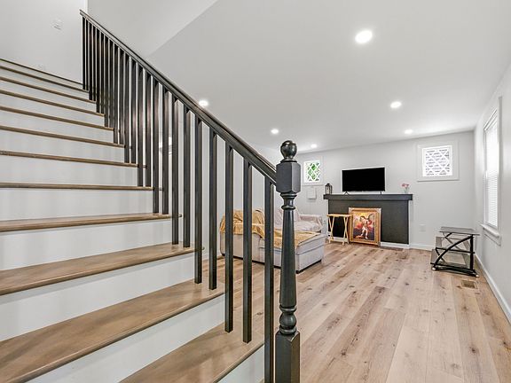 3rd image of 87 Stetson St