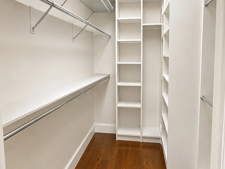 Room 2 - walking closet